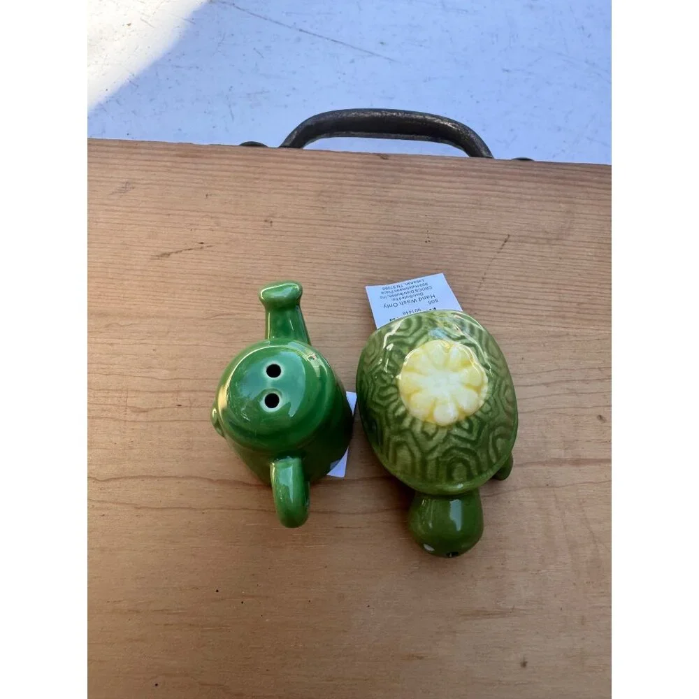 Cracker Barrel Turtle Watering Can Salt Pepper Shakers Set New - Picture 3 of 6